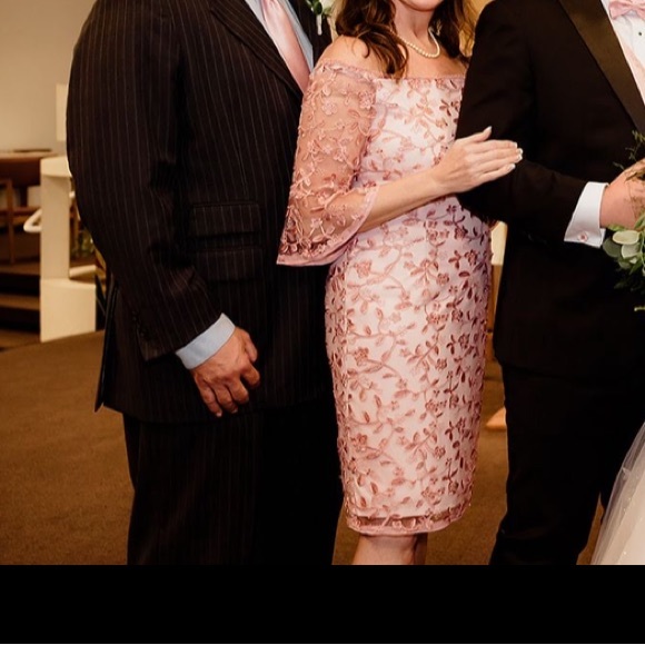 Adrianna Papell. Off-shoulder. Soft Rose pink. Size 6. Like new - Picture 3 of 9